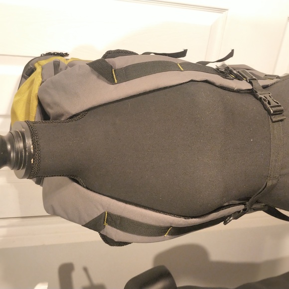 Areo Mountaineering backpack-mint! - Picture 4 of 8